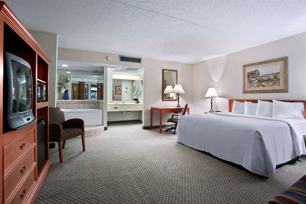 Salina Ambassador Hotel & Conference Center Zimmer foto